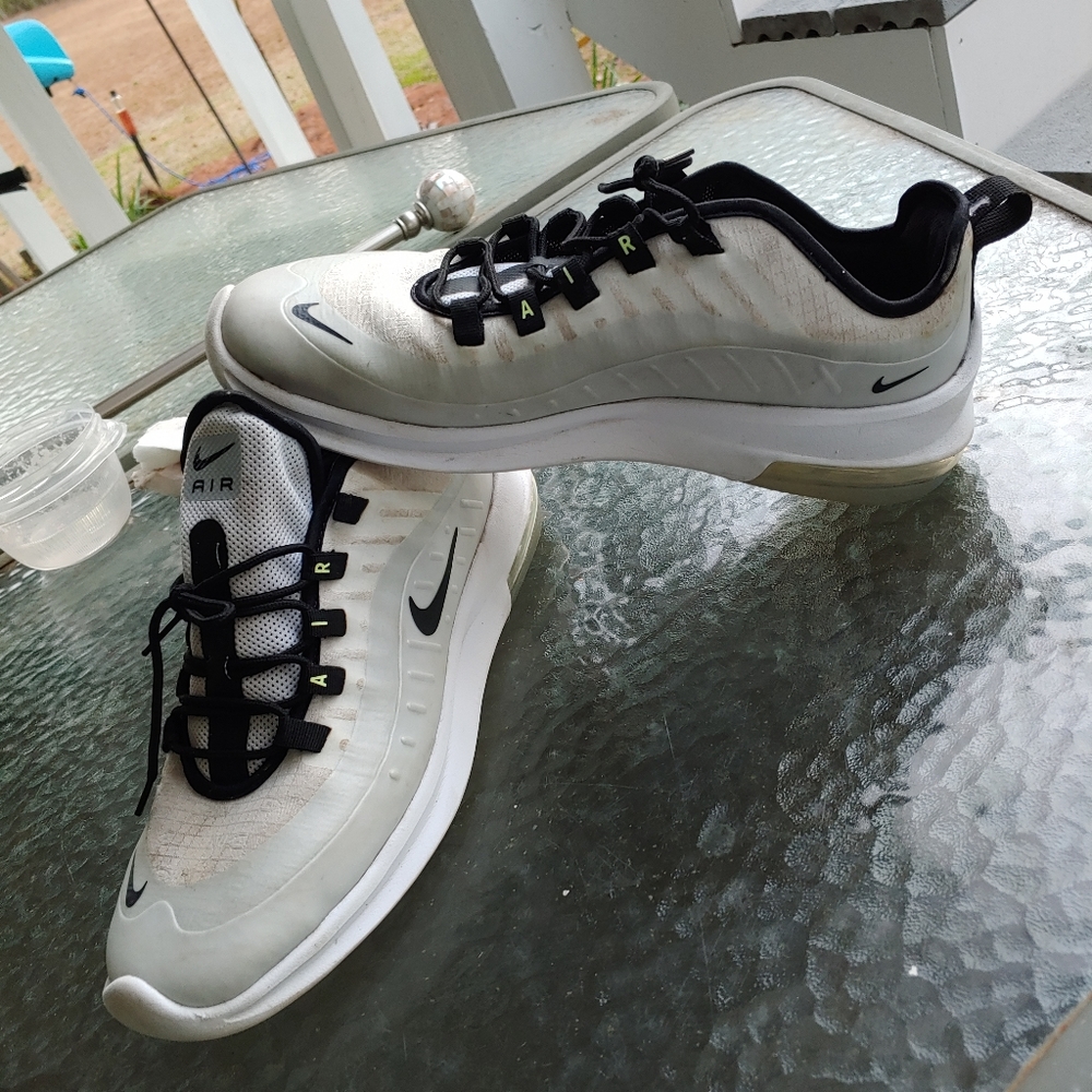 Nike Air Max Axis Premium